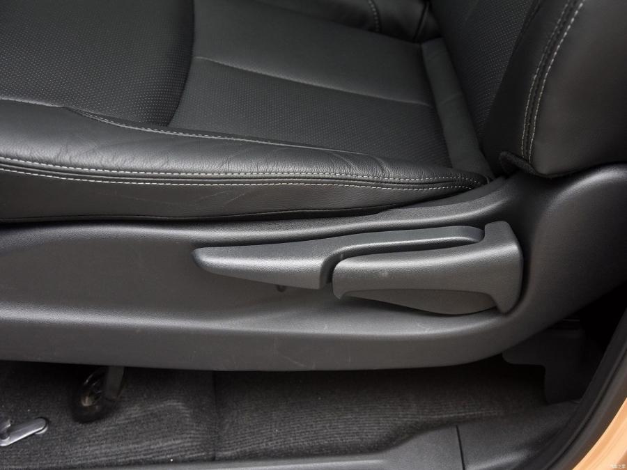 Детали интерьера Nissan Terra 2018 года  (CN) (фото 83 из 144)
